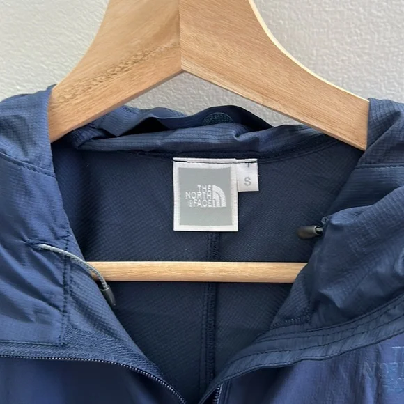 Women's North Face Jacket - Picture 4 of 6